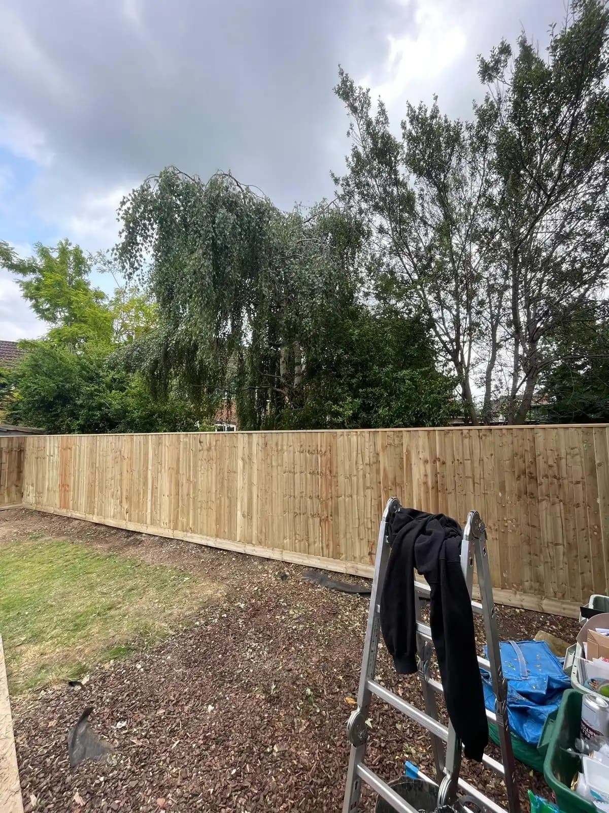 Curved closeboard fence around a garden border