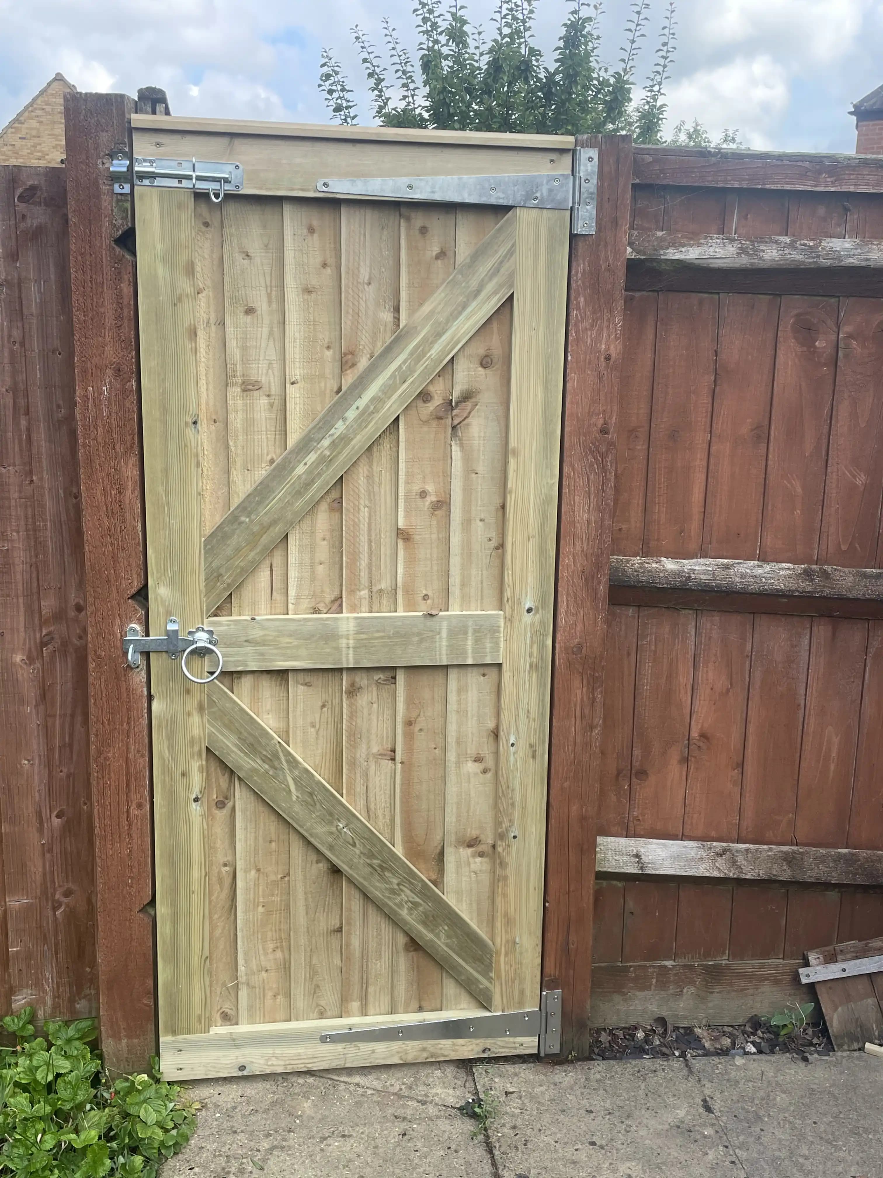 Ledged and braced timber side gate with metal hinges