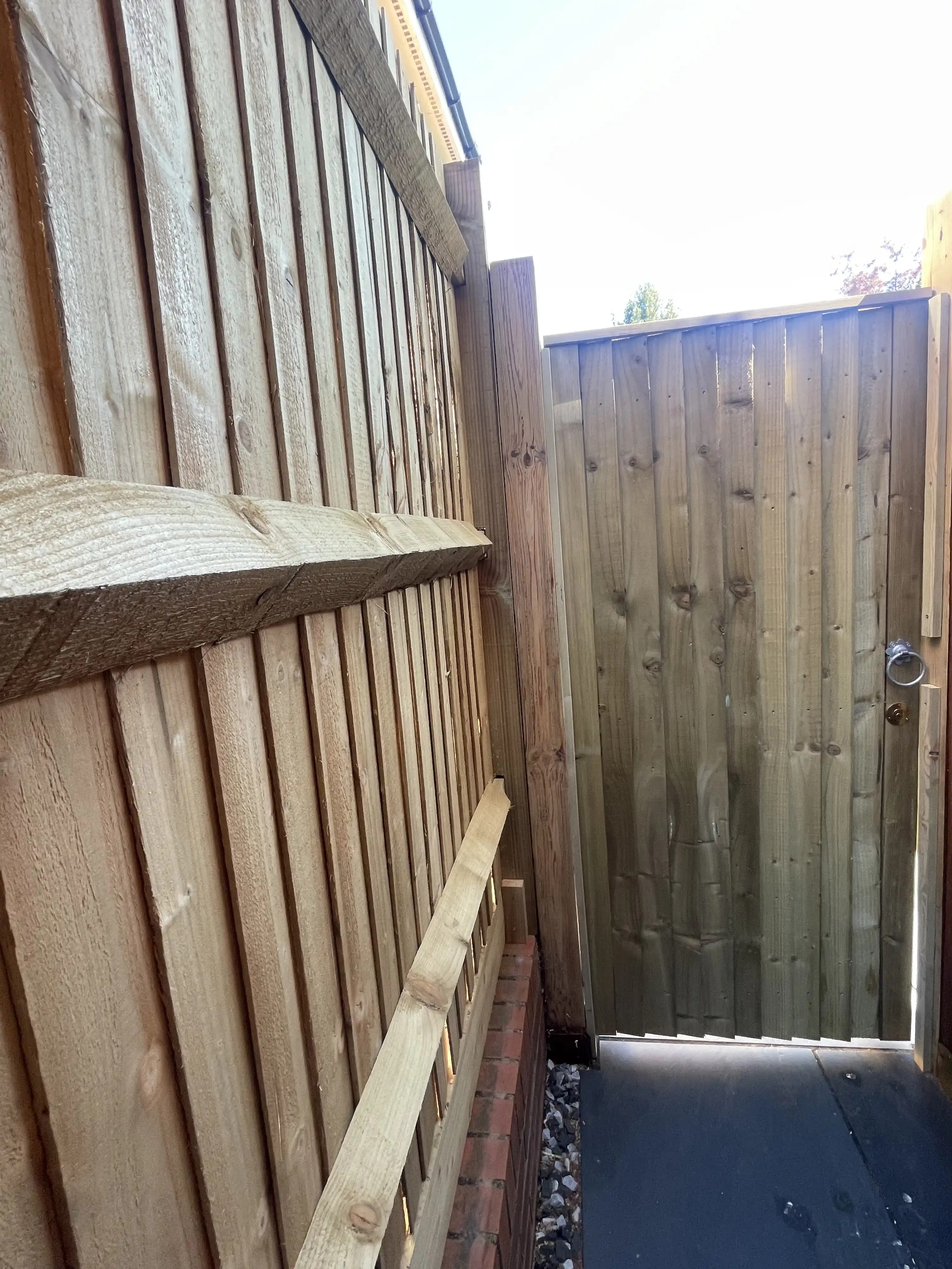 Timber gate and closeboard fencing in a narrow side alley